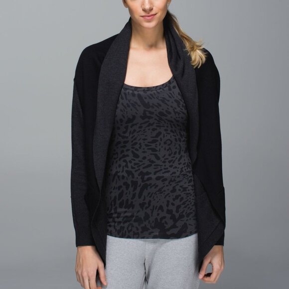 Lululemon Reversible Cabin Yogi Wrap (size M) - Picture 13 of 13